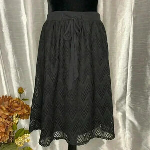 Joe B Women’s Large Lacy Line Black Pull On Midi Skirt